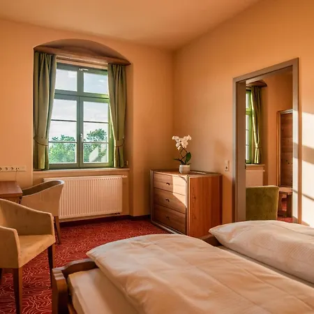 Freyhof 4*