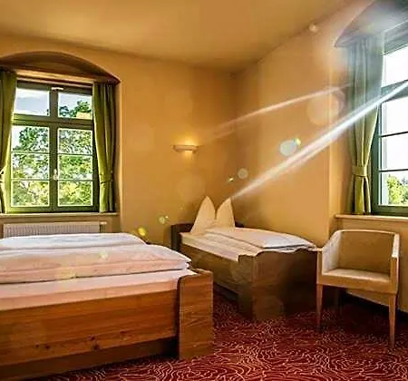 Freyhof فندق 4*